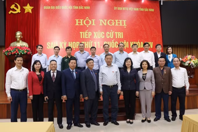 Đại tướng Tô Lâm - Bộ trưởng Bộ Công an chụp ảnh lưu niệm với Đoàn Đại biểu Quốc Hội tỉnh Bắc Ninh.