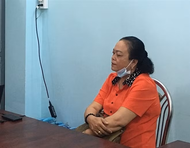 Trần Thị Tuyến bị bắt giữ tại cơ quan công an. Ảnh: vtc.vn
