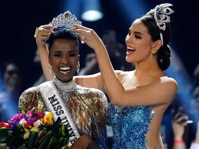 Đăng quang năm 2019 nhưng Zozibini Tunzi vẫn chưa có cơ hội trao lại vương miện cho người tiếp theo ảnh hưởng của đại dịch.