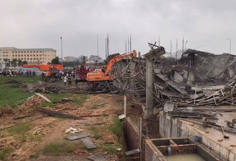 Hiện trường vụ sập giàn giáo. Ảnh: plo.vn