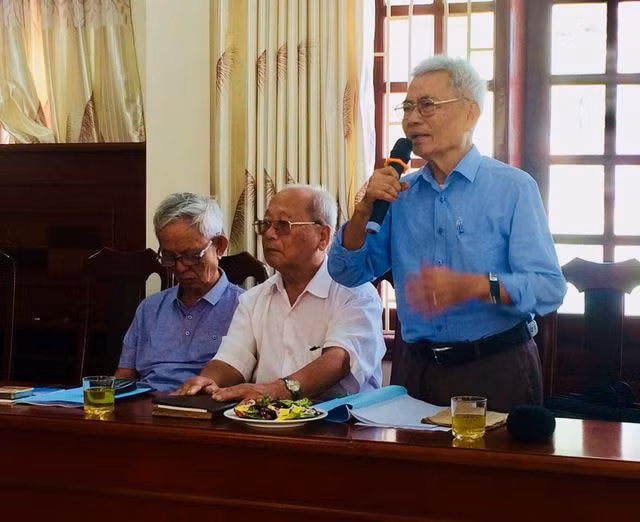 Nhà giáo, nhà thơ Đặng Hiển, người lưu giữ tập thơ từ năm 1964.