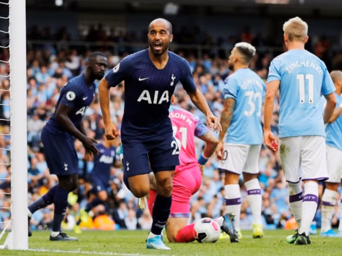Lucas Moura sắm vai người hùng khi ghi bàn thắng gỡ hòa 2 - 2 cho Totttenham. Ảnh: Getty