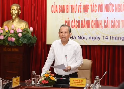 Phó Thủ tướng Thường trực Chính phủ Trương Hòa Bình, Trưởng Ban Chỉ đạo tổng kết 10 năm Chỉ thị 39-CT/TW của Ban Bí thư phát biểu tại buổi làm việc. Ảnh: VGP