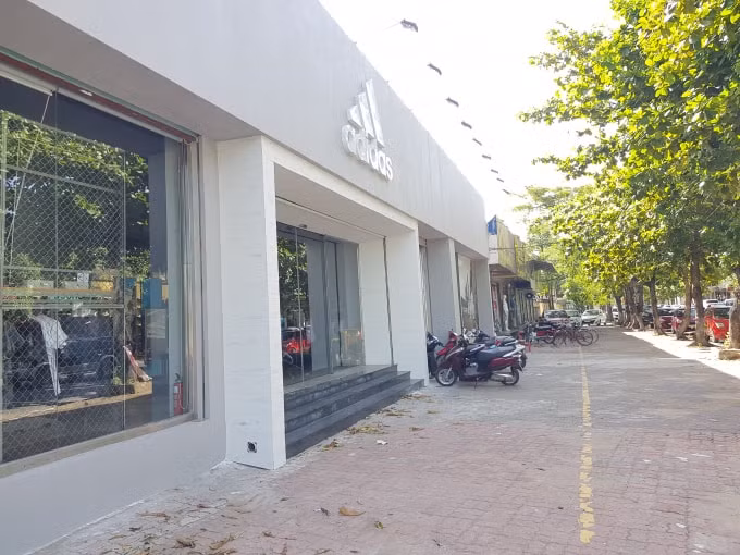 Hơn chục ki ốt được cho thuê trái phép từ nhiều năm nay.