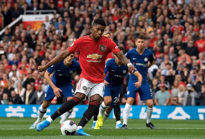 Marcus Rashford mở màn cho ngày thi đấu thăng hoa của Manchester United. Ảnh: Getty