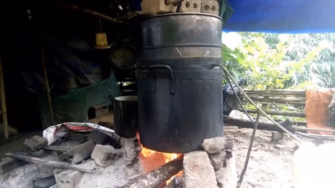 Hà Nội: Đồng loạt các ban ngành ra quân kiểm tra, giám sát hoạt động sản xuất, kinh doanh rượu không có giấy phép.