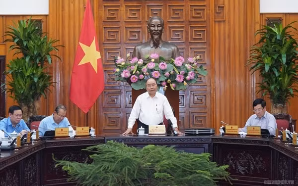 Thủ tướng Nguyễn Xuân Phúc phát biểu tại cuộc họp. Ảnh: VGP