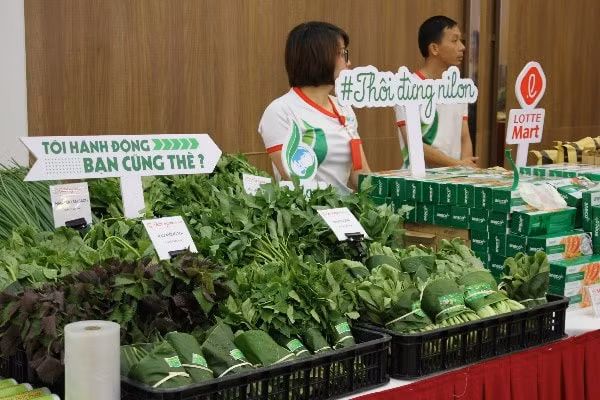 Lotte Mart tiên phong sử dụng và phân phối túi tự hủy sinh học, các vật liệu có nguồn gốc tự nhiên, thân thiện với môi trường.