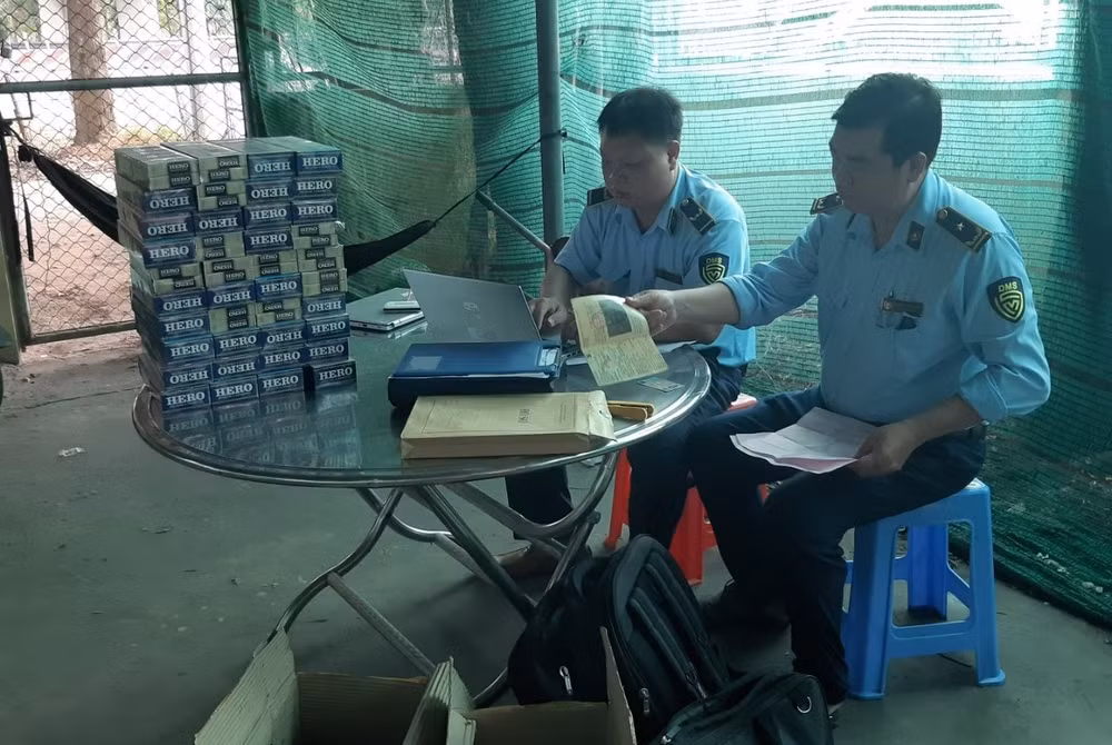 vinh long phat 20 trieu dong vi van chuyen 400 bao thuoc la dieu nhap lau hinh 1