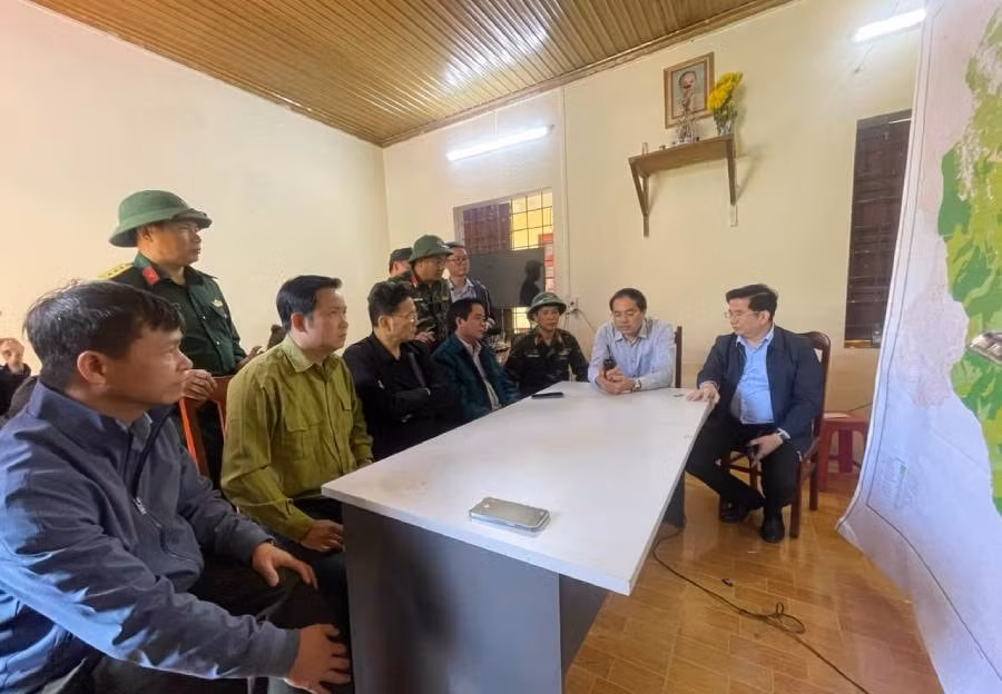 them 840 nguoi dap dam chay lon o vuon quoc gia hoang lien hinh 2
