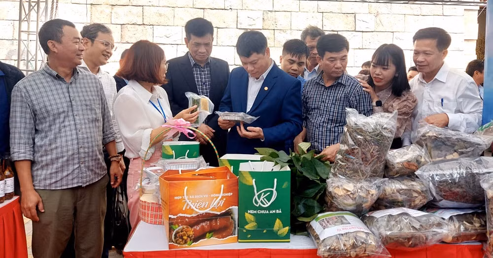 trung bay gan 400 san pham ocop tai tuan van hoa va du lich tinh bac giang 2024 hinh 2