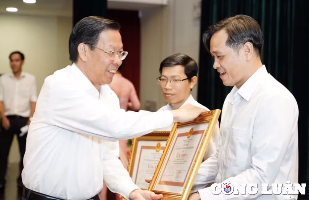 chu tich ubnd tp hcm khan truong tro lai cong viec sau tet tao ket qua ngay tu quy dau nam hinh 2