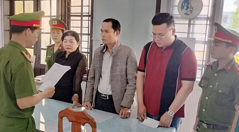 quang nam khoi to them 3 bi can trong vu giam doc phong giao dich ngan hang lua dao hinh 1