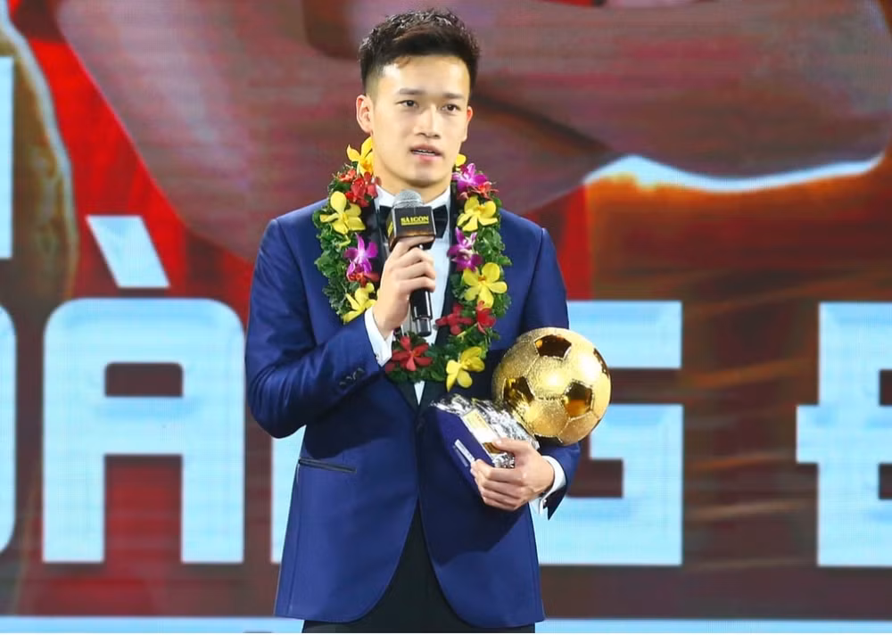 hoang duc va kim thanh gianh danh hieu qua bong vang viet nam 2023 hinh 1