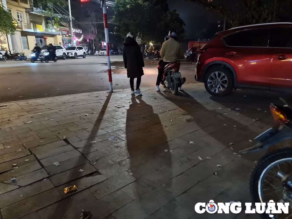 chinh quyen tao dieu kien to chuc trong giu xe thu phi trai quy dinh quanh den tran den mau hinh 4