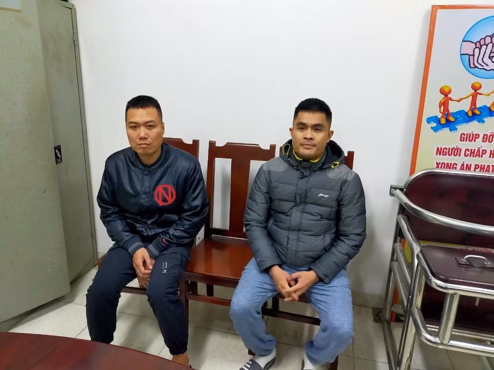 trieu tap 2 doi tuong lang lach danh vong dap pha xe o to tren duong vanh dai 2 hinh 1