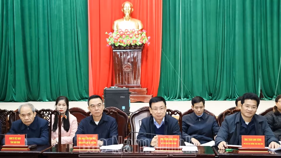chu tich ubnd tinh nam dinh tiep tuc doi thoai voi nguoi dan ve cong tac giai phong mat bang cac du an khu vuc con xanh hinh 1