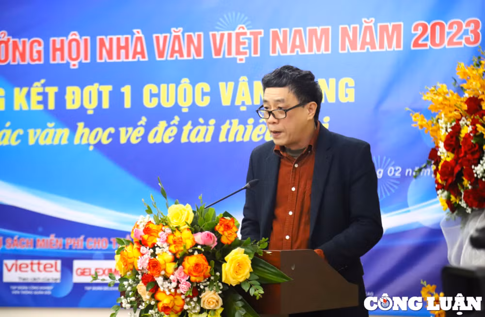 ton vinh cac nha van nha tho day ban linh cua nen van hoc viet nam hinh 1