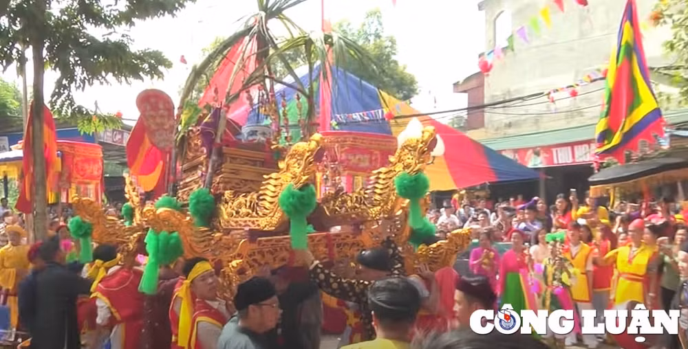 ghe tham den cong dong bac le ngoi den co linh thieng tai lang son hinh 3