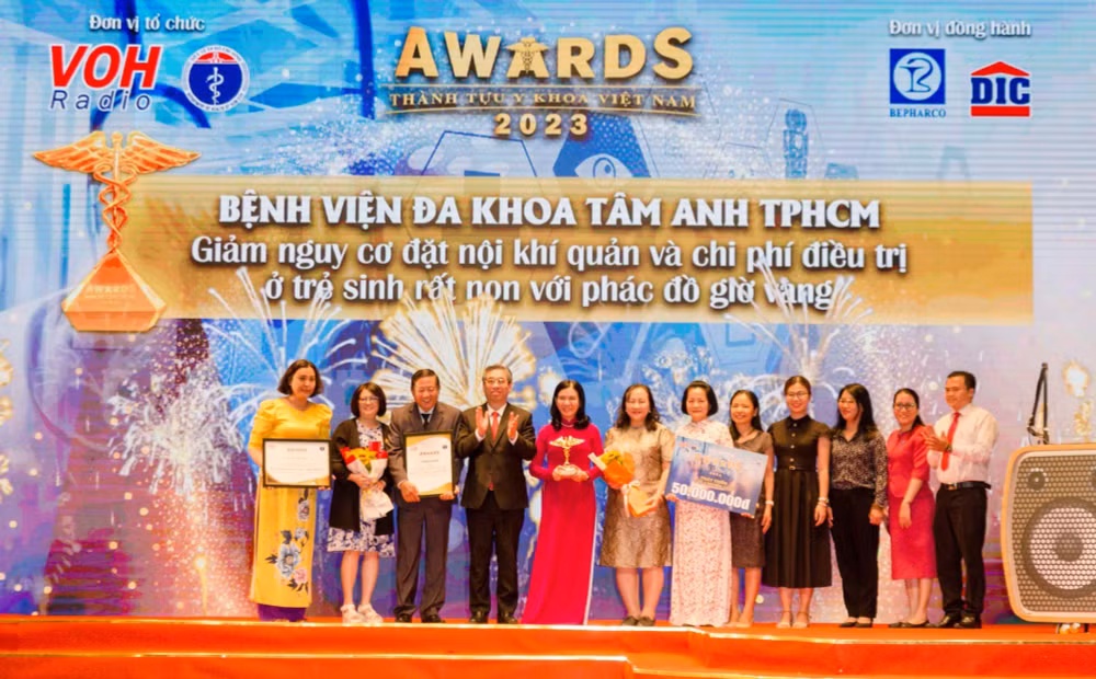 phac do gio vang cuu tre sinh cuc non cua bv tam anh duoc vinh danh thanh tuu y khoa viet nam hinh 1