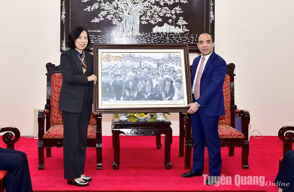 tang cuong phoi hop tuyen truyen giua thong tan xa viet nam va tinh uy tuyen quang hinh 2
