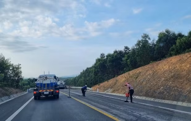 nhieu tai nan am anh tai xe ngan ngam di chuyen tren mat duong khong em thuan hinh 7