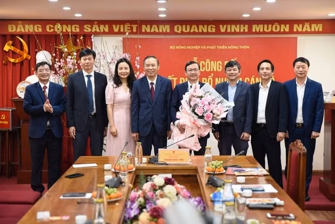 trao quyet dinh bo nhiem lai nha bao nguyen ngoc thach lam tong bien tap bao nong nghiep viet nam hinh 2