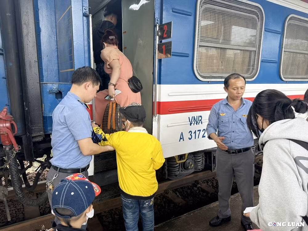duong sat dieu chinh gio chay tau sau tet nguyen dan giap thin 2024 hinh 1