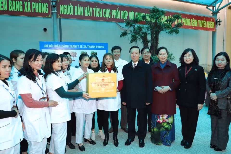 chu tich nuoc vo van thuong tham lam viec tai ha nam hinh 4