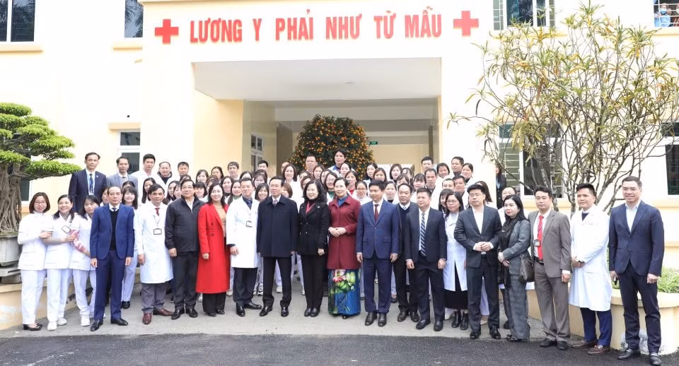 chu tich nuoc vo van thuong tham lam viec tai ha nam hinh 5