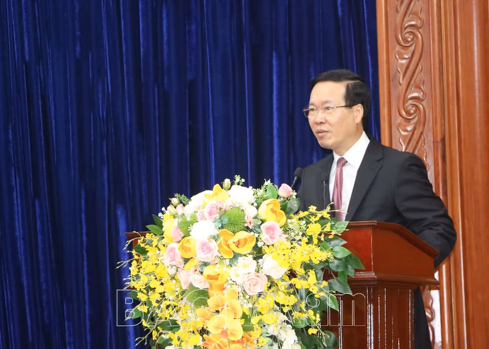 chu tich nuoc vo van thuong tham lam viec tai ha nam hinh 2