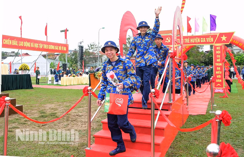 hon 1700 thanh nien ninh binh hang hai len duong nhap ngu hinh 4