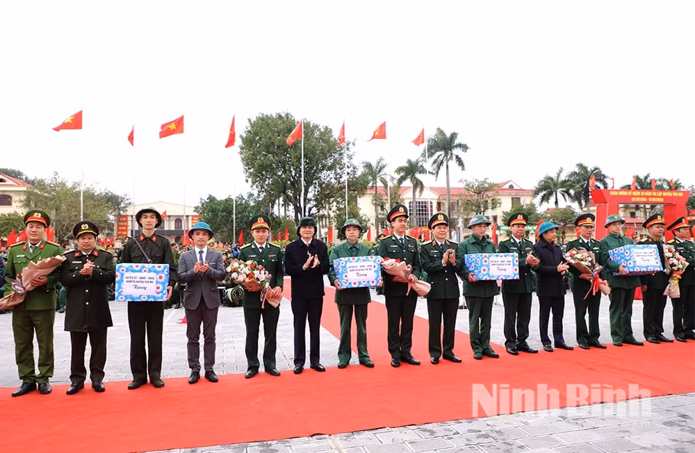 hon 1700 thanh nien ninh binh hang hai len duong nhap ngu hinh 1