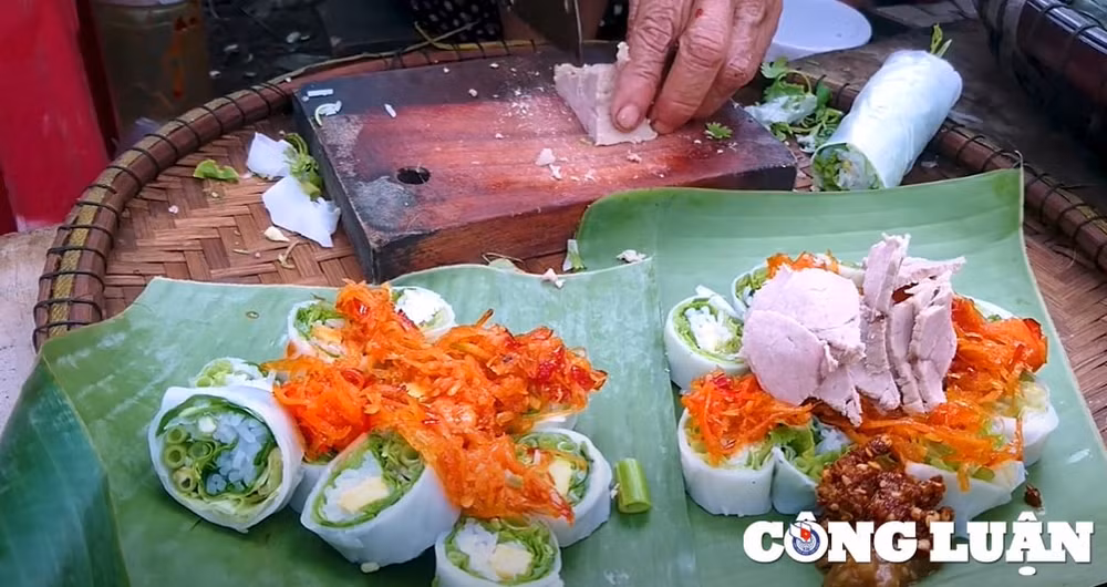 den hue thuong thuc mon banh uot cuon tom chua ngon nuc tieng hinh 1