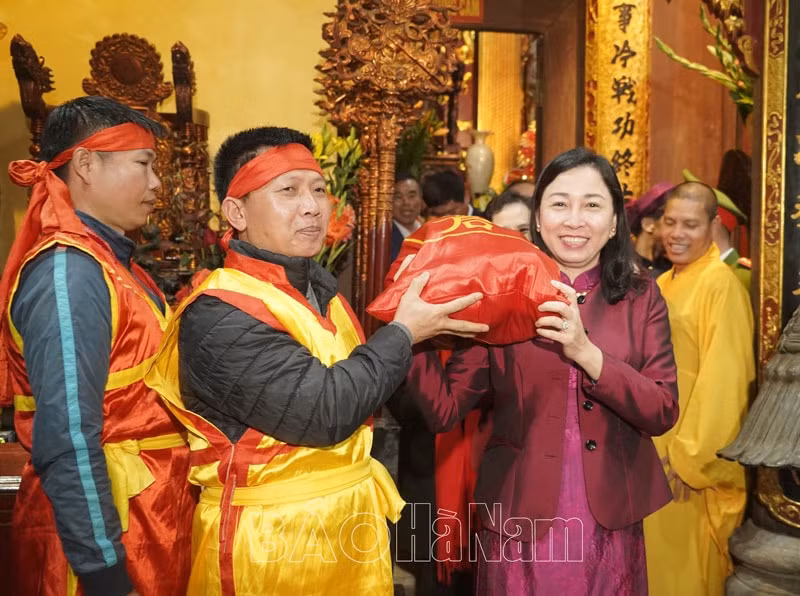 le phat luong duc thanh tran tai den tran thuong xuan giap thin 2024 hinh 2