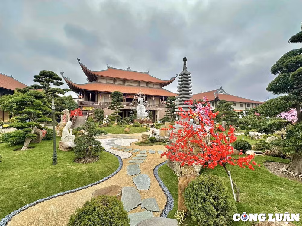 du xuan chua dien quang ngoi co tu noi tieng linh thieng o bac ninh hinh 2
