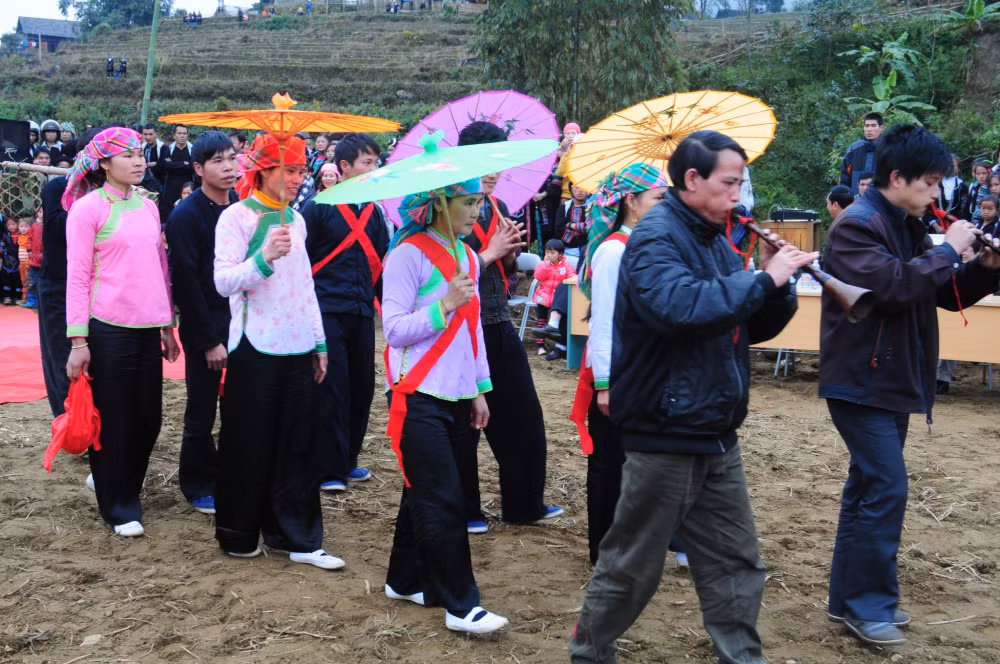 lao cai huy phan hoi trong le hoi roong pooc do don suc chong chay rung hoang lien hinh 2