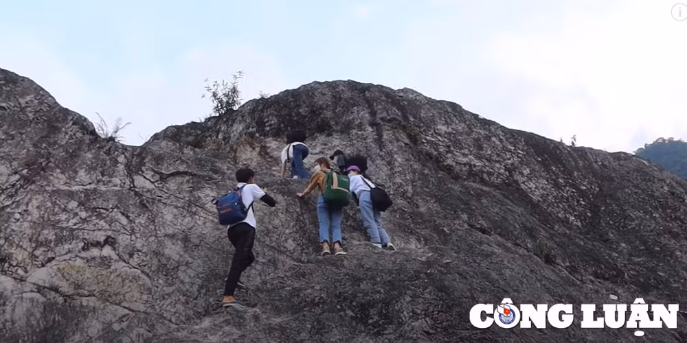 kham pha deo da trang noi tua nhu tuyet phu quanh nam tai hoa binh hinh 4