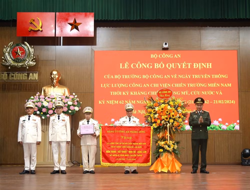 bo cong an cong bo ngay truyen thong luc luong cong an chi vien chien truong mien nam hinh 2