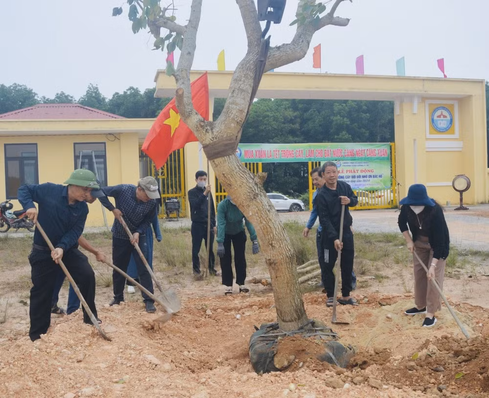 truong cao dang y te quang binh phat dong tet trong cay doi doi nho on bac ho xuan giap thin 2024 hinh 2