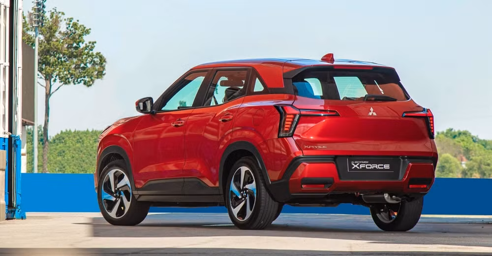 mitsubishi xforce chot gia moi doi thu moi dang gom trong phan khuc suv hang b hinh 3
