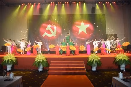 tp hcm quan khu 7 gap mat can bo cao cap quan doi nghi huu nghi cong tac hinh 2