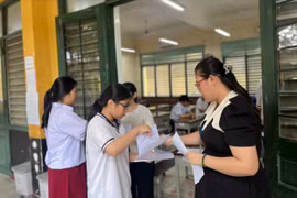 Gần 100.000 sĩ tử tại TP HCM bước vào môn thi thứ 2
