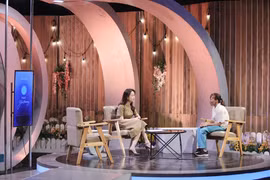 Người mẹ khuyết tật một mình nuôi con, dạy nghề cho người cùng cảnh ngộ