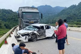 Xe tải va chạm xe con trên đường Hồ Chí Minh, 1 người tử vong
