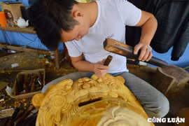 Độc đáo nghề đục mõ tại xứ Huế