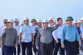 Thủ tướng Phạm Minh Chính kiểm tra nút giao lớn nhất đường Vành đai 3 TPHCM và cầu Nhơn Trạch