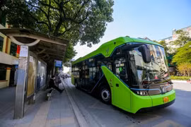 Vận hành thí điểm tuyến buýt điện lộ trình Kim Mã - thị trấn Đông Anh