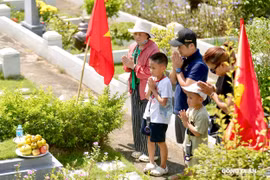 Vu Lan báo hiếu: Con cháu sum vầy tưởng nhớ, tri ân công sinh thành, dưỡng dục của cha mẹ, ông bà, tổ tiên
