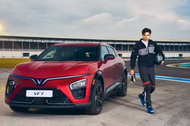 VinFast VF 7 - Mẫu SUV điện “đốt mắt” khách hàng trẻ
